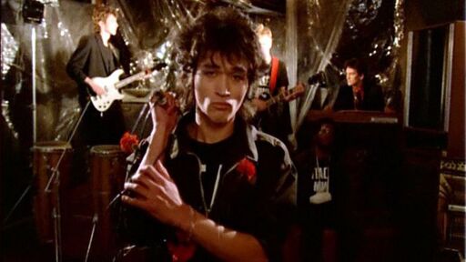 The band Kino performing in the movie Assa